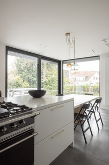 Av-Architects, Antoine Van Enis, bureau d'architectes à Bruxelles, rénovation de maisons privées, division en appartements, transformation de bâtiments, extension de résidence, réglementations urbanistiques, expertise technique, préservation patrimoniale, construction, respect des contraintes environnementales, projet d'architecture, bâtiment, étages, terrasses, plan, plan 3D, jardin, extérieur