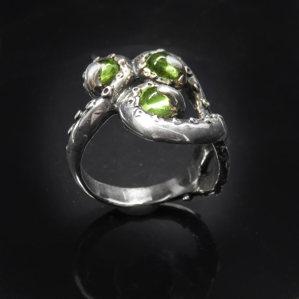 Thumbnail: Octopus Tentacles Ring in Silver with Peridot - Lovecraft Cthulhu Ring