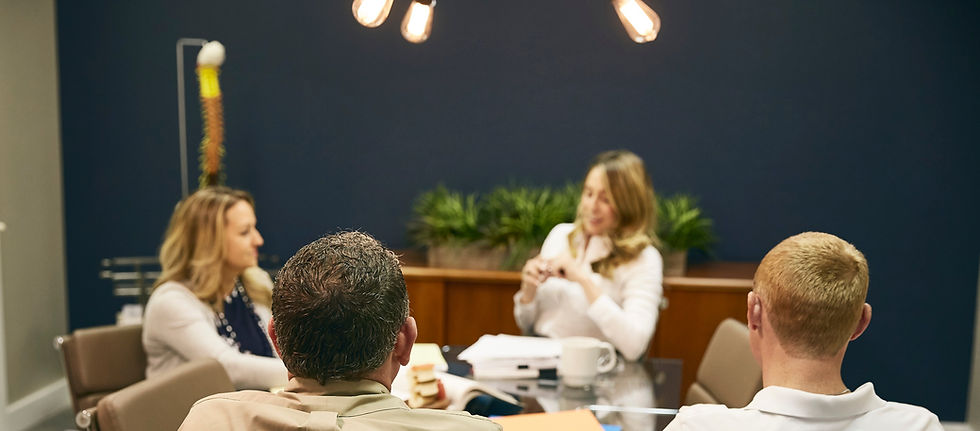 wrongful-death-attorney-having-free-consultation-with-clients