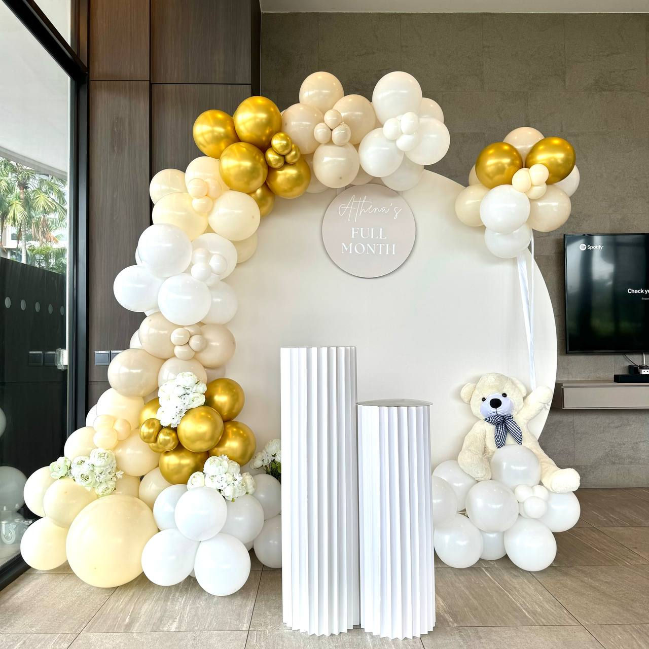 Baby Shower Full Month with Fluffy Bear -- Cloth Round Circle Balloon Backdrop