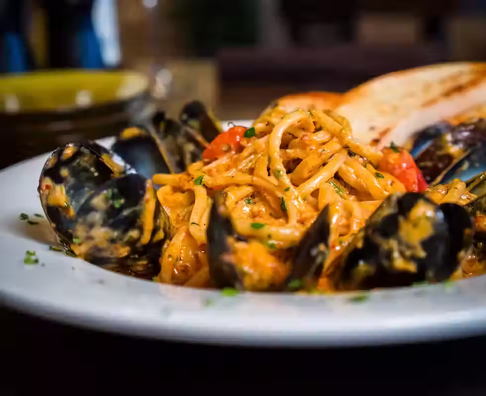 the-quarters-sports-bar-seafood-pasta