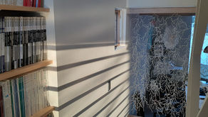 ストライプの壁