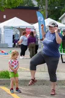Festivalgoers dancing