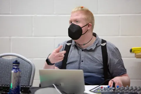 Davis Shewchuk giving direction