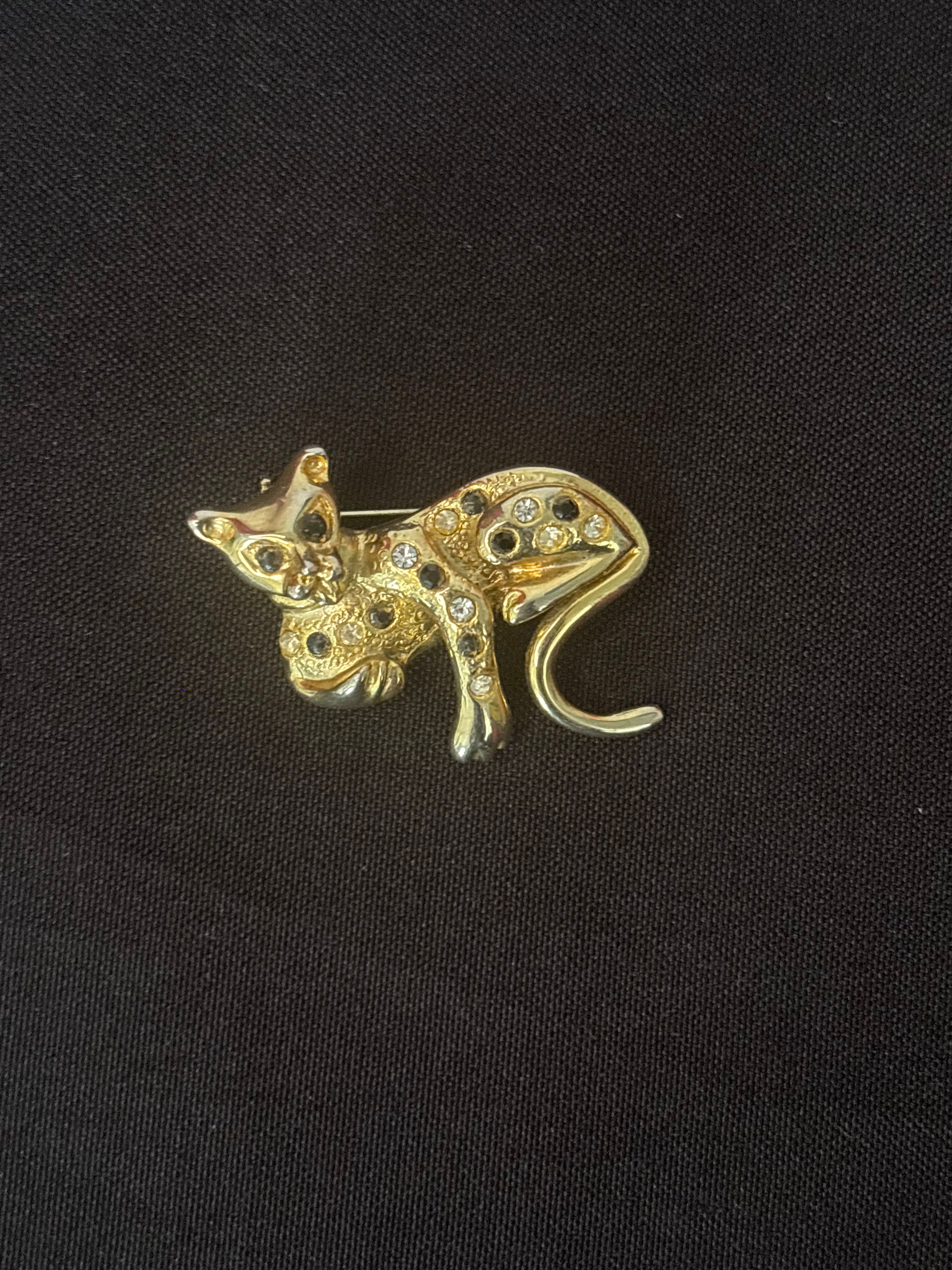 Vintage Rhinestone Leopard Cat/Cheetah Brooch – Fierce Sparkle with Wild Charm