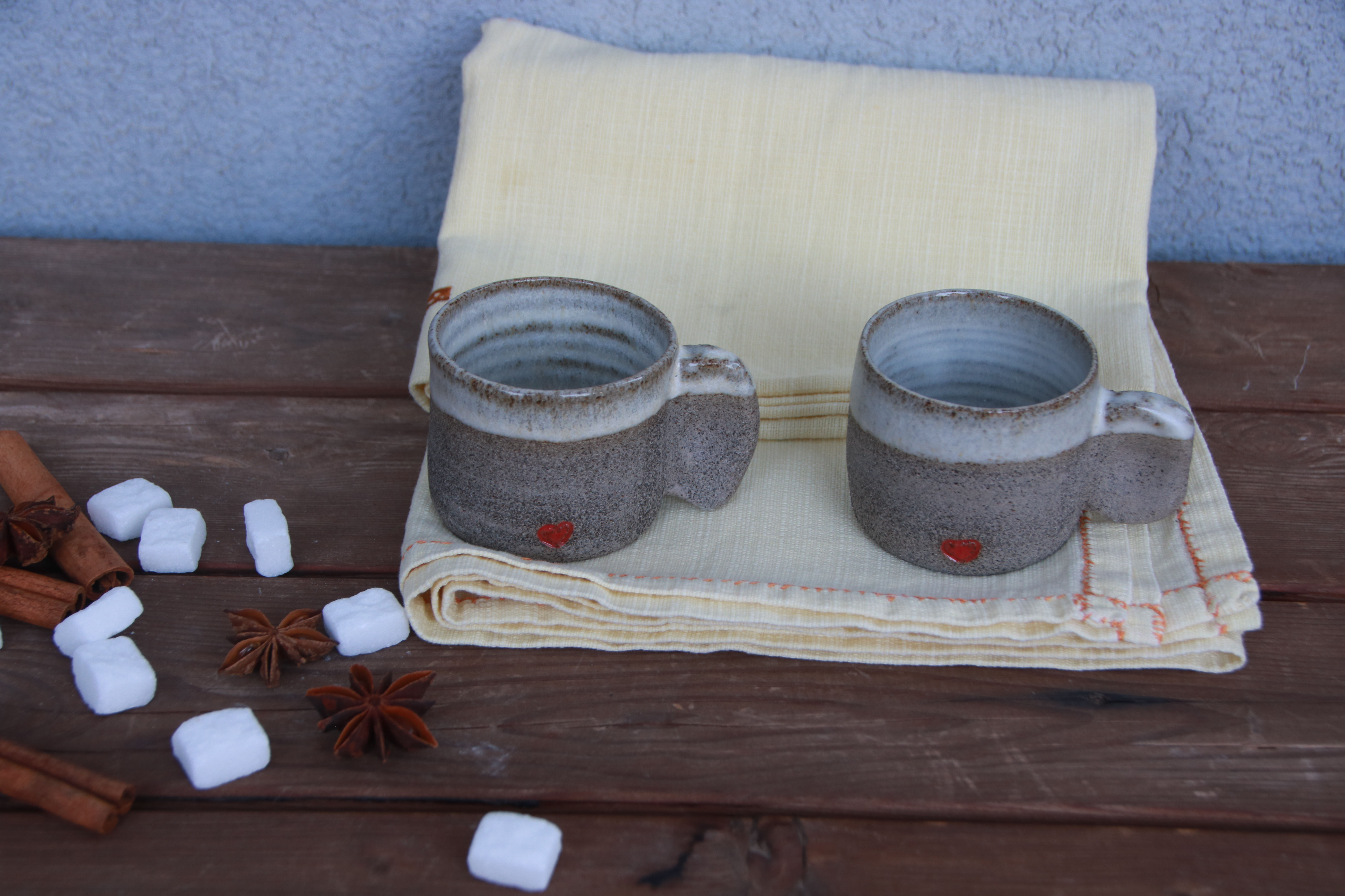 זוג ספלי אספרסו עם לב אדום - שמנת