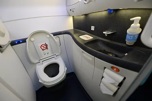 airplane-bathrooms-toilets-work.webp