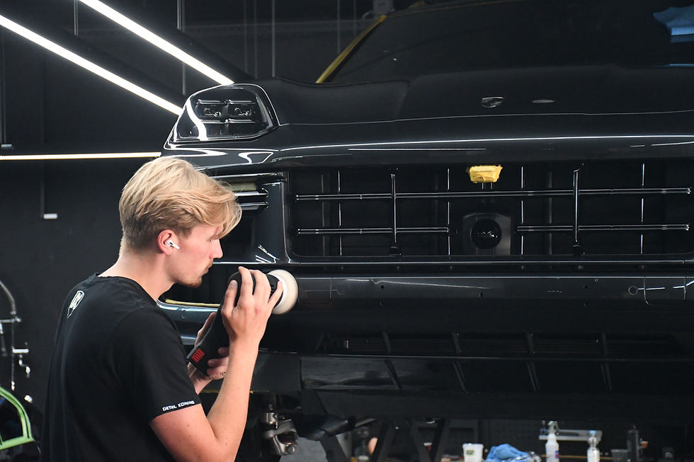 Porsche Cayenne Night edition, polishing, luxury car detailing