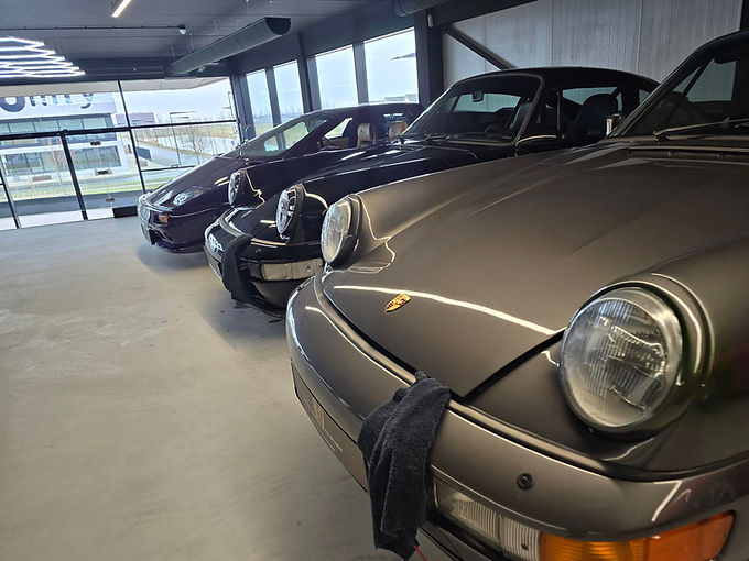 car storage, porsche 964 lamborghini diablo