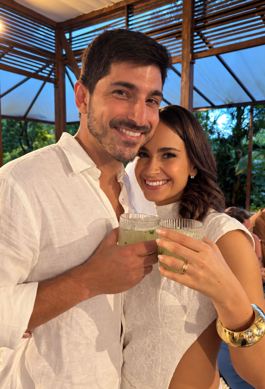 Julia & Bernardo: um brinde antes do sim