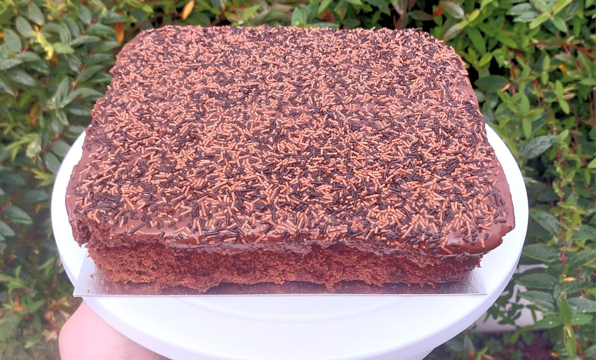 Full Chocolate Old School Cake