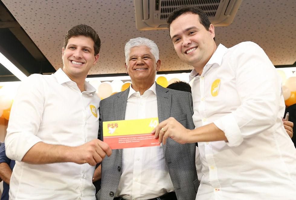 Filiação de Clésio Andrade (no centro) ao PSB, com o presidente nacional do partido, prefeito de Recife João campo (à esquerda) e o presidente do PSB-Minas, Otacilinho (à direita)