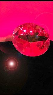 A pink Argyle Diamond, the escape game prize.