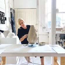 Julie Nelson en su estudio.