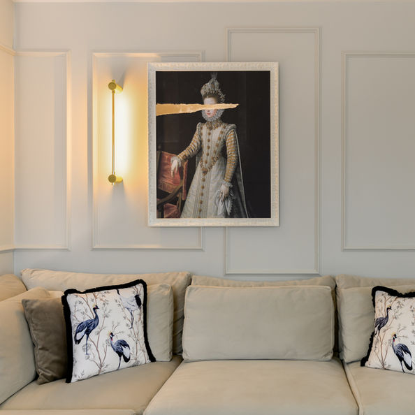 Интериор на дневна стая 'Stone Living Room', проектирана от Bonbon Studio – изискван дизайн с естествени каменни стени, съвременни мебели и топли цветови акценти, създаващи уютна и елегантна атмосфера.