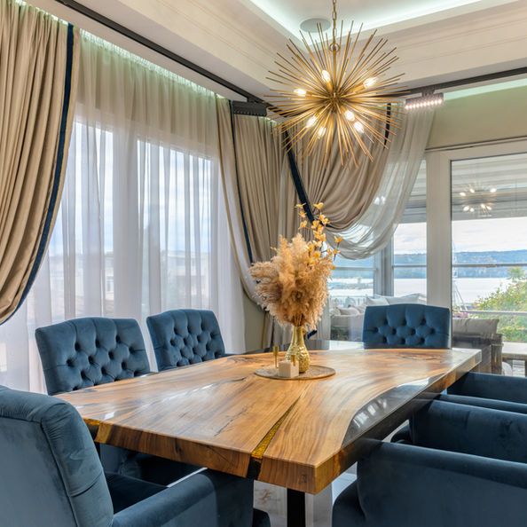 Интериор на дневна стая 'Stone Living Room', проектирана от Bonbon Studio – изискван дизайн с естествени каменни стени, съвременни мебели и топли цветови акценти, създаващи уютна и елегантна атмосфера.