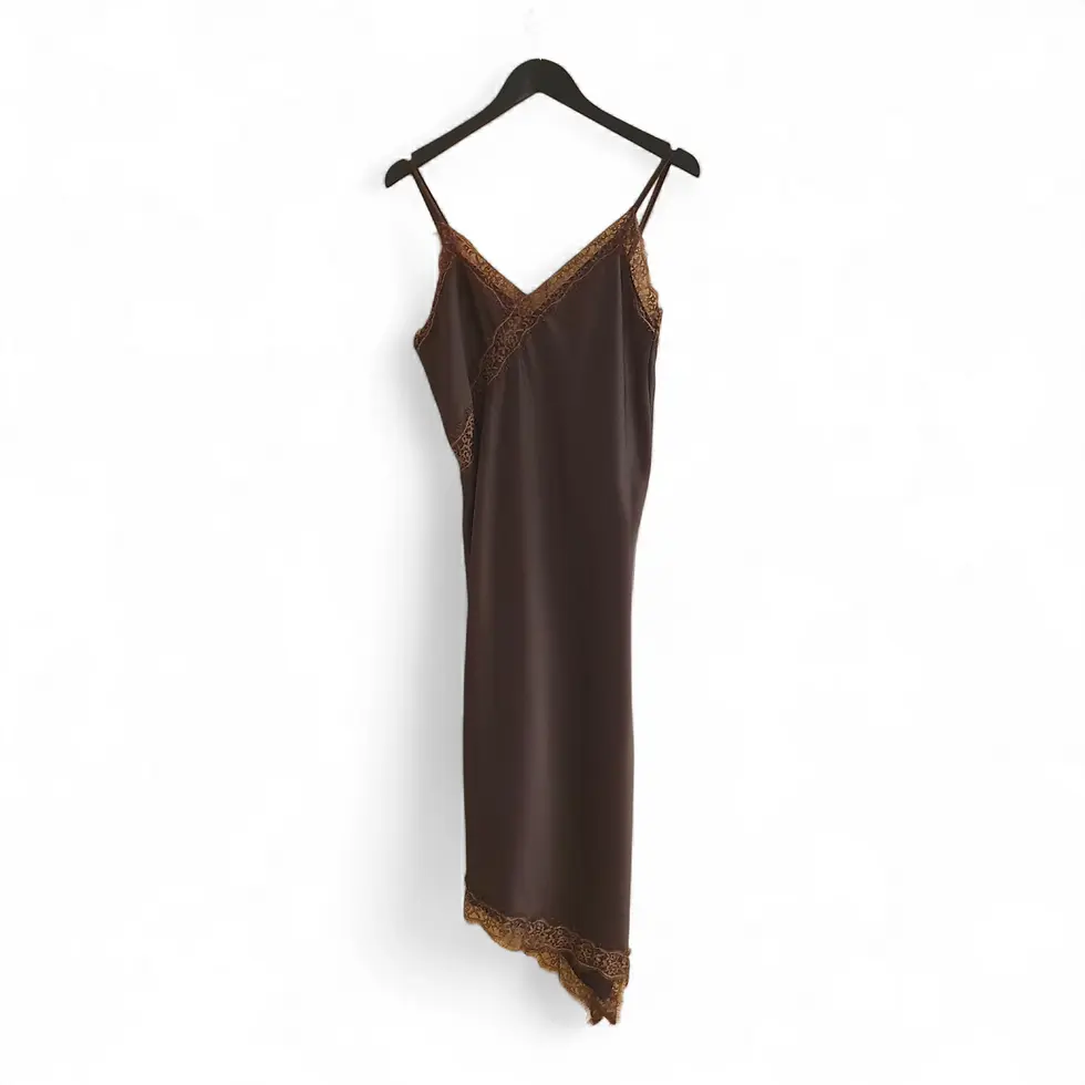 Robe asymétrique marron en satin et dentelle devant