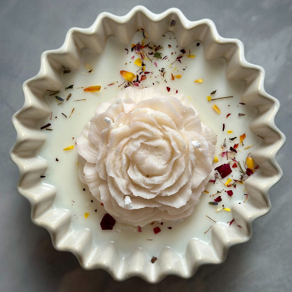 Duftkerze mit Trockenblumen dekoriert elegante Geschenkidee