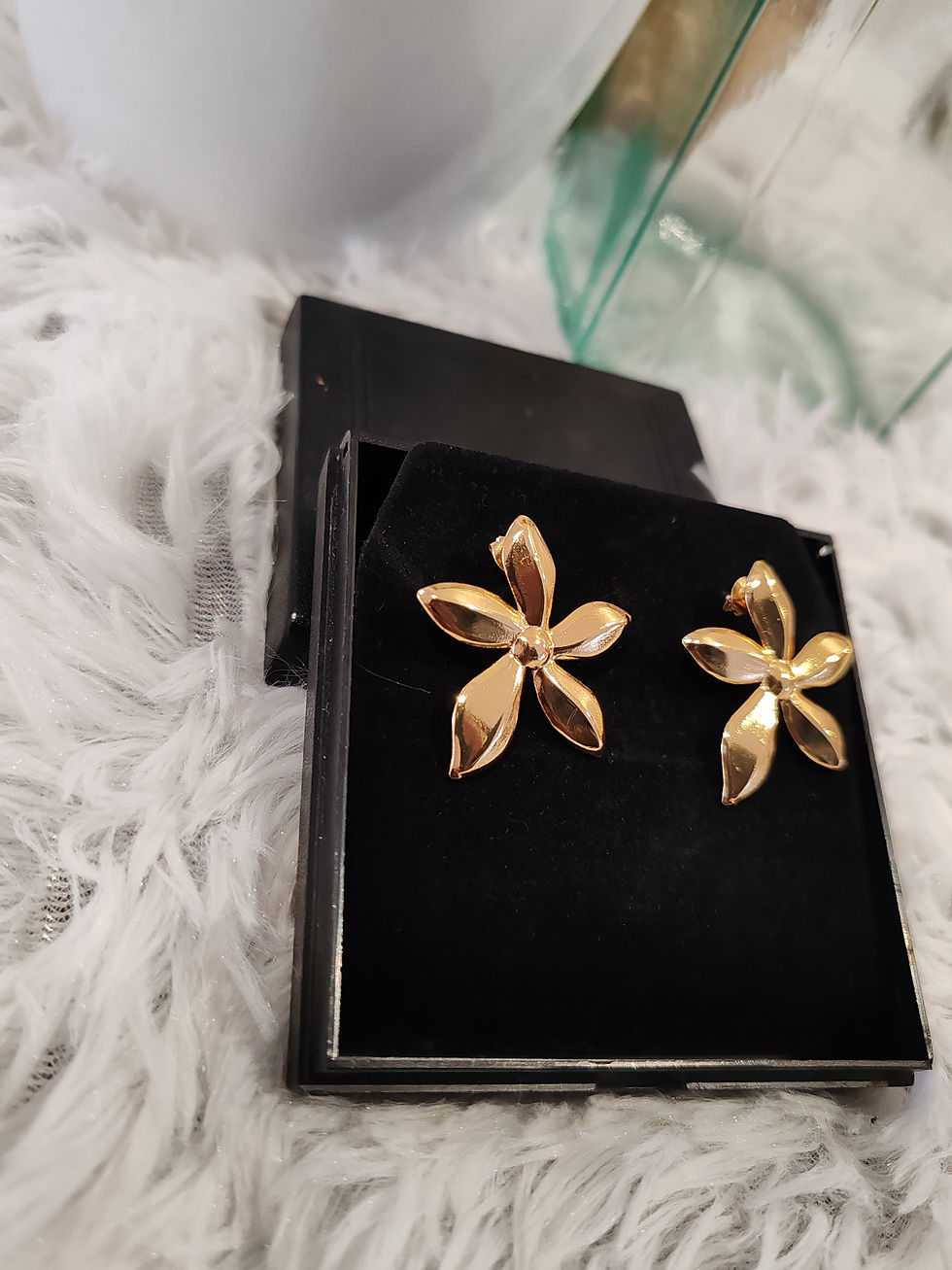 Thumbnail: Flower Shaped - Stainless Steel Gold Earrings 