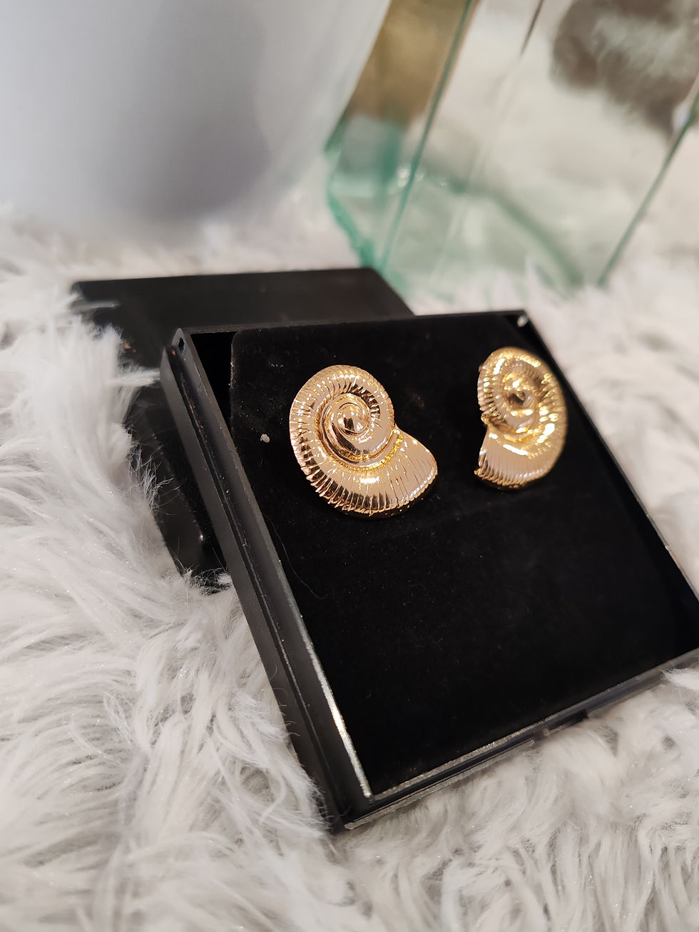 Thumbnail: Sea Shell - Stainless Steel Gold Earrings 