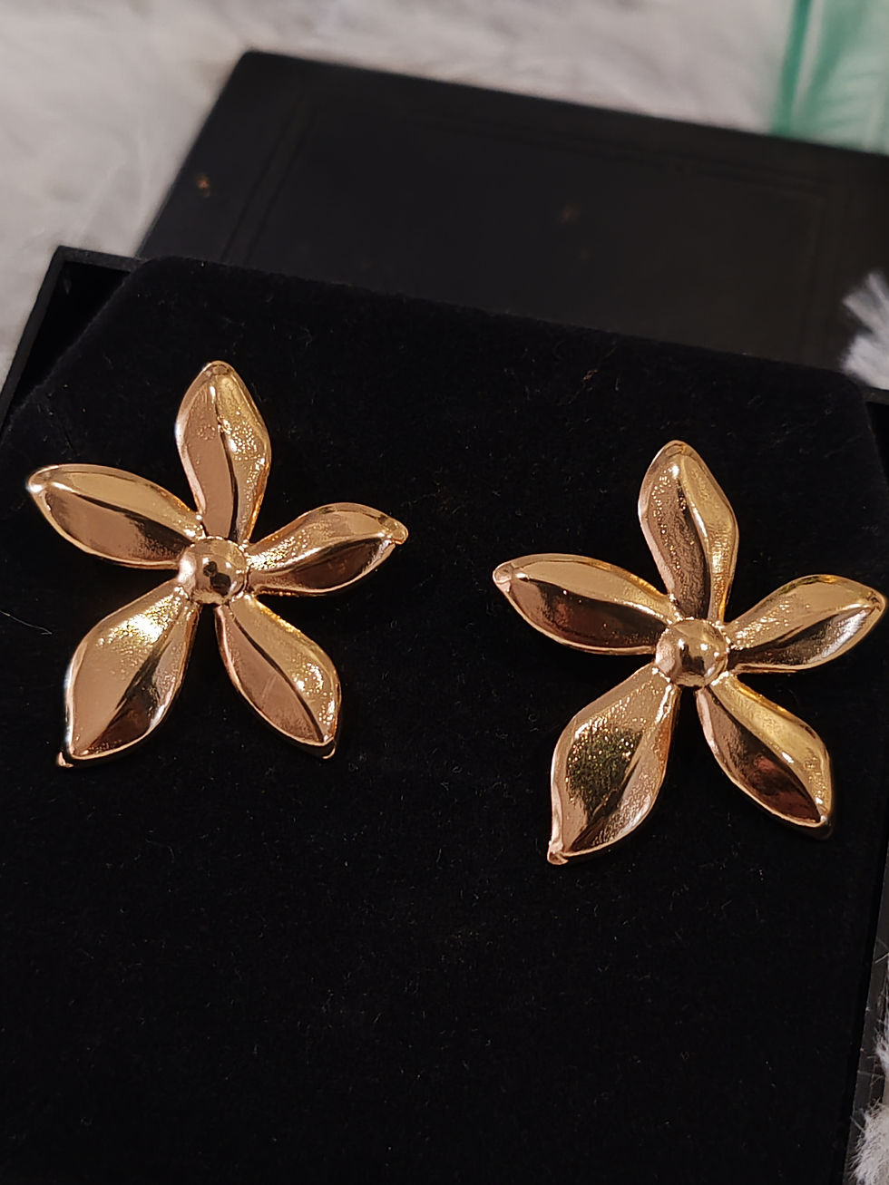 Thumbnail: Flower Shaped - Stainless Steel Gold Earrings 