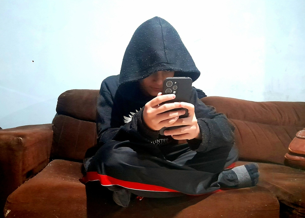 Legenda: Renato Cardozo é um sul-mato-grossense de treze anos de idade que declara passar mais de quatro horas por dia em frente às telas sem praticar exercícios físicos. Crédito: Beatriz Barreto