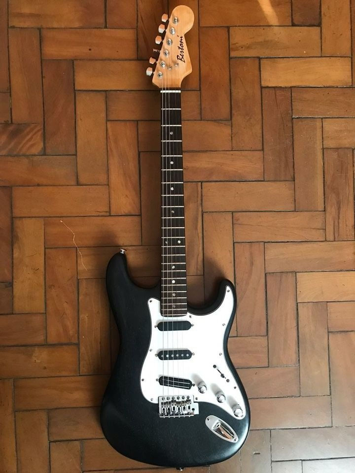 Guitarra Bertoni CL-6 Strato