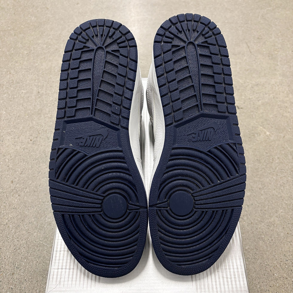 Thumbnail: 2001 Air Jordan 1 White Midnight Navy Japan Addition