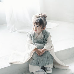 1歳2歳3歳　衣装　こども服　キッズ服　キッズアパレル　洋装衣装　バースデーフォト　アニバーサリーフォト　ベビー服　ベビー袴 753撮影おしゃれオシャレ　753衣装　七五三撮影七五三和装　3歳被布　大阪フォトスタジオ　七五三着物　753前撮り