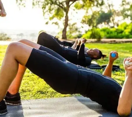 JAK ZDROWO STRACIĆ NA WADZE W LECIE?