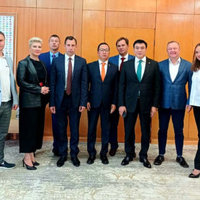 Mongolian Deputy Prime Minister S. Amarsaikhan met with a delegation from Russia in Ulaanbaatar