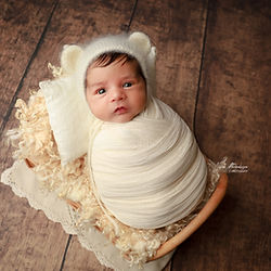 Ședință foto newborn clasică în wrap crem și coșuleț de răchită, Maria Rosetti Nr. 10.