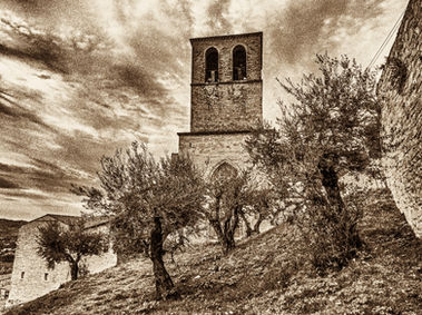Il sole non vede mai l'ombra...
Jérôme Pace
Photography
jpace-photography.com
Comme des têtes de géants... 
Like heads of giants... ©Jérôme Pace
Gubbio
Italie 
Italia
Italy