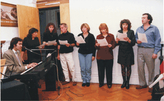 Carlos Gudo (Trabajando con su agrupacion "Encantados de Cantarles")