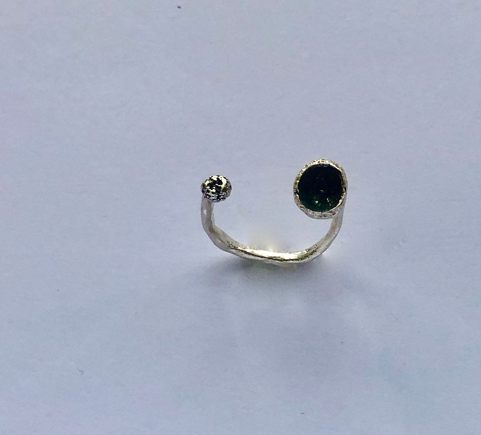 Thumbnail: Silent trumpet ring