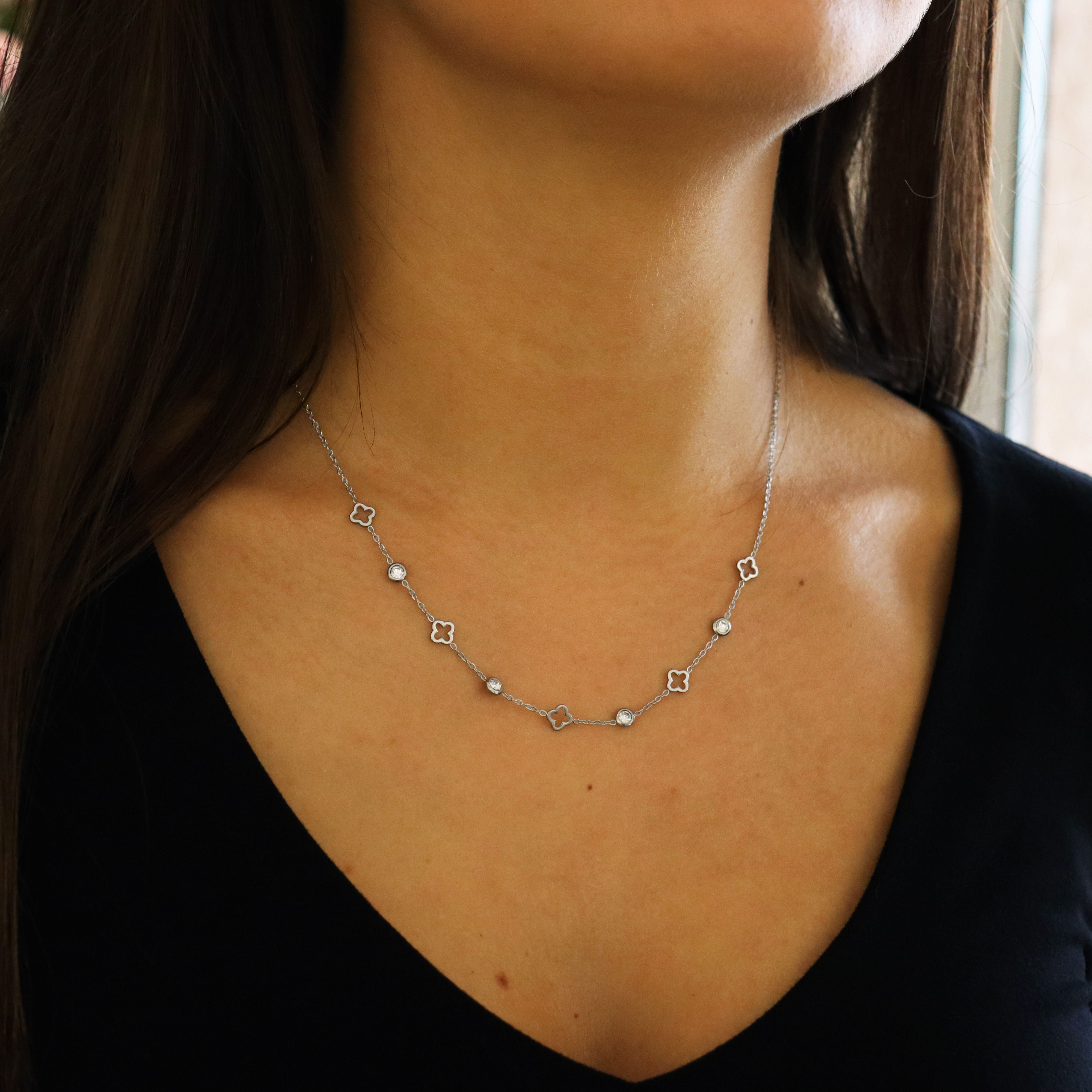 Collier fleur strass acier