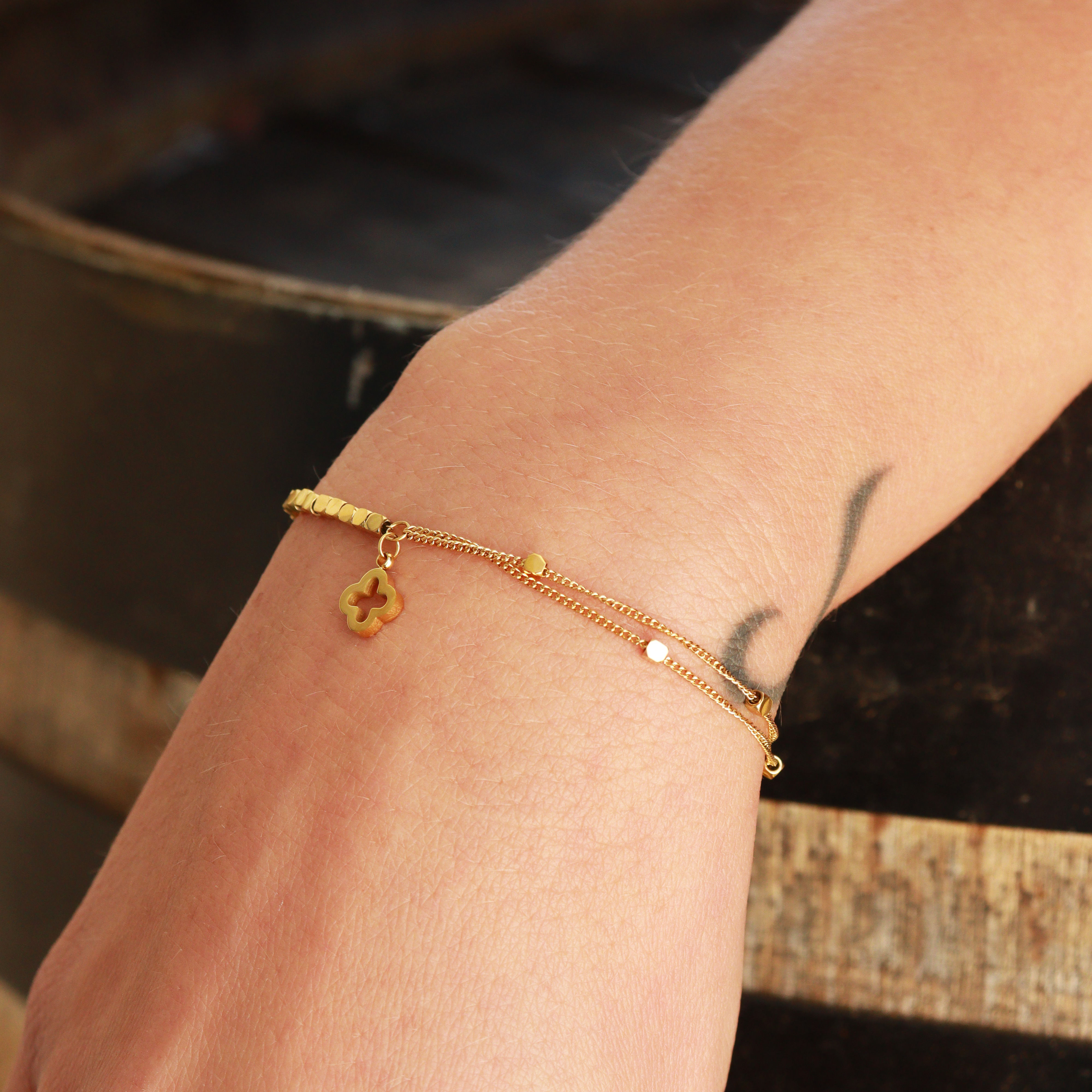 Bracelet pampille fleur acier