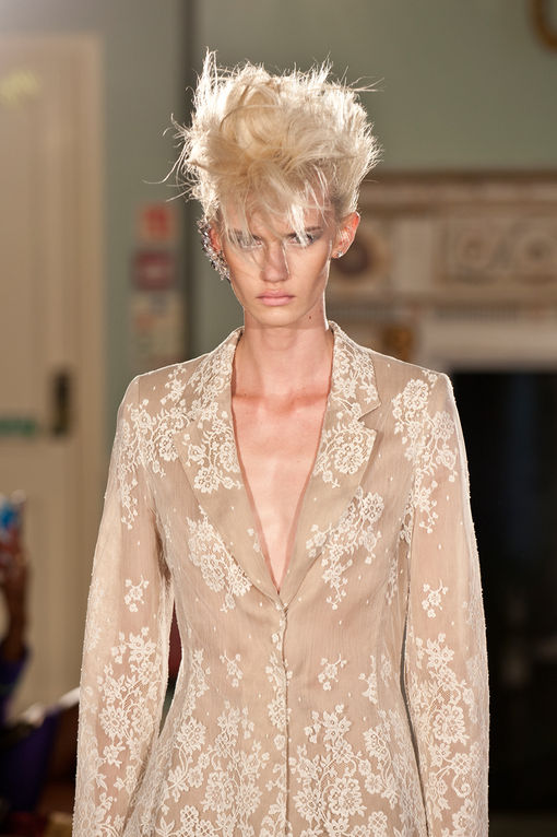 #japanesdesigner #japan #londonfashionweek #runwayshow#mayfair #designer