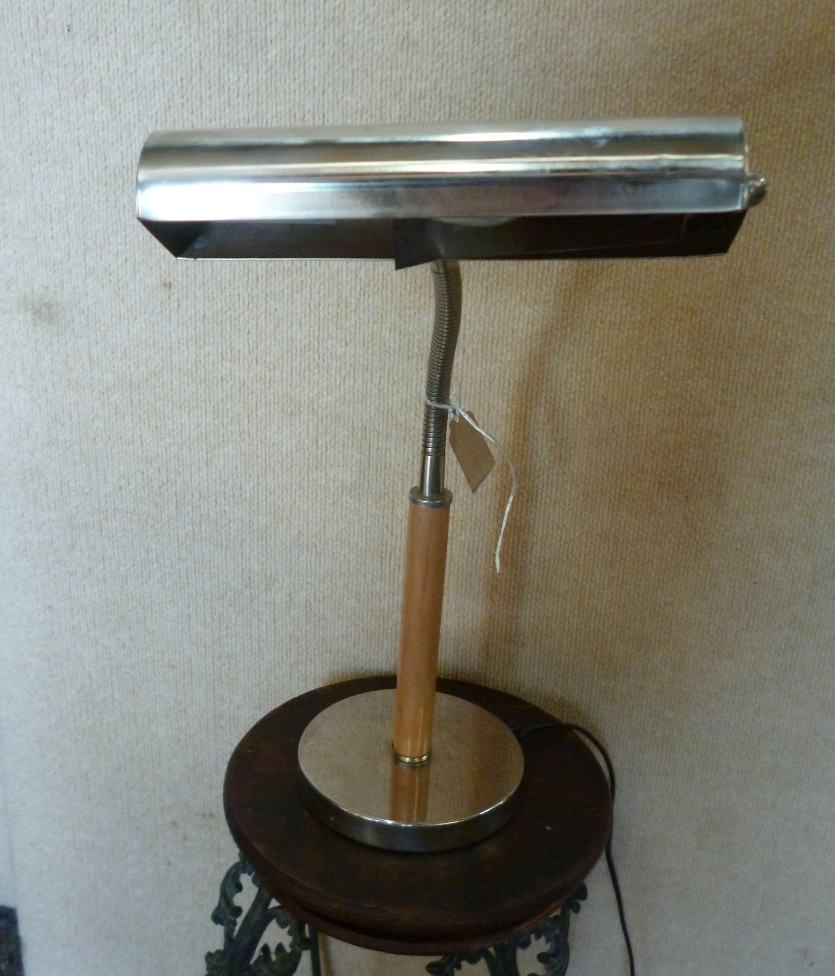 Vintage Mirrabella students  lamp