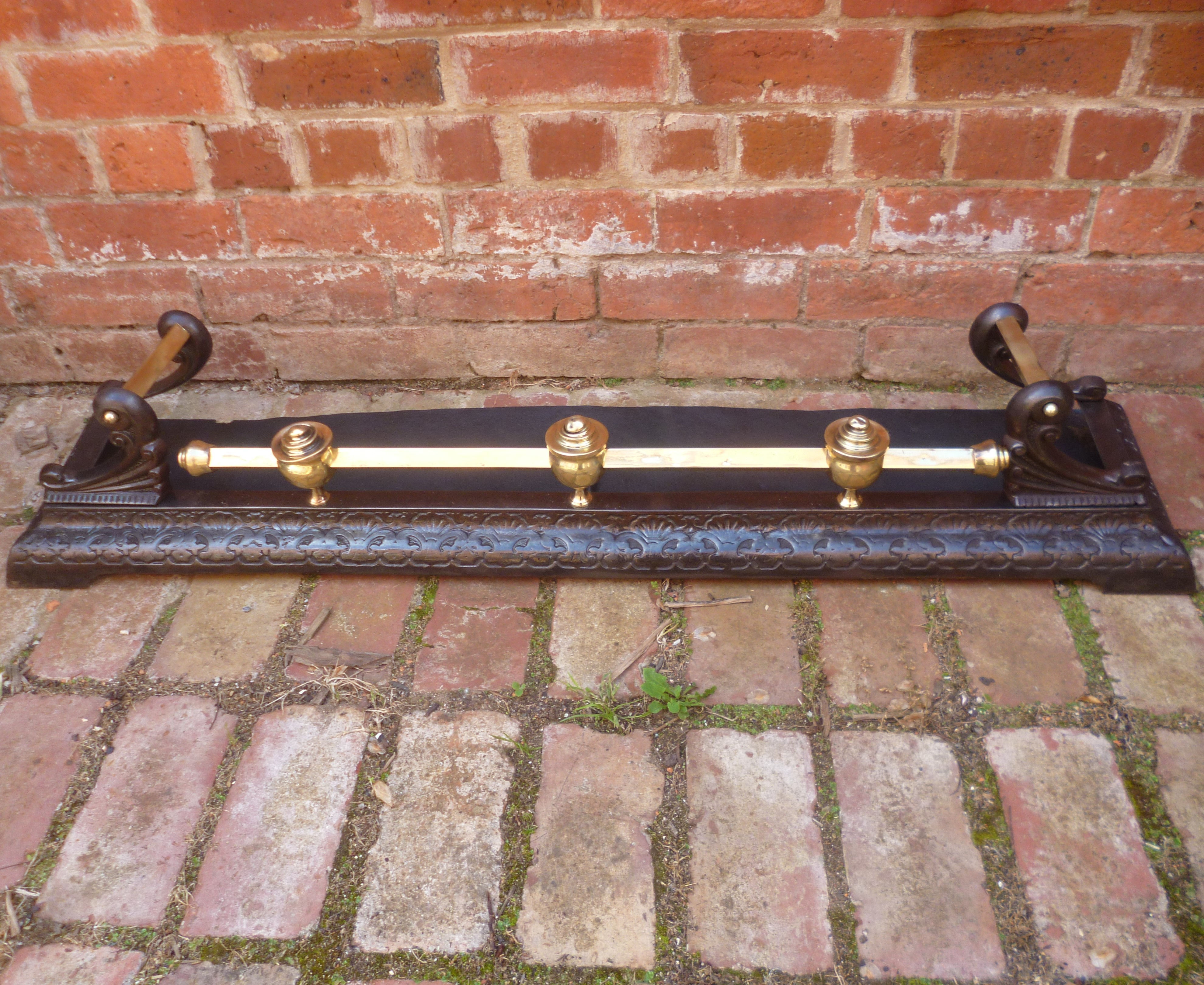 Good example of Victorian cast iron & brass fire fender