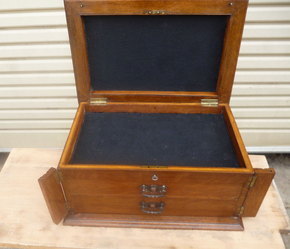 Thumbnail: Edwardian oak small chest