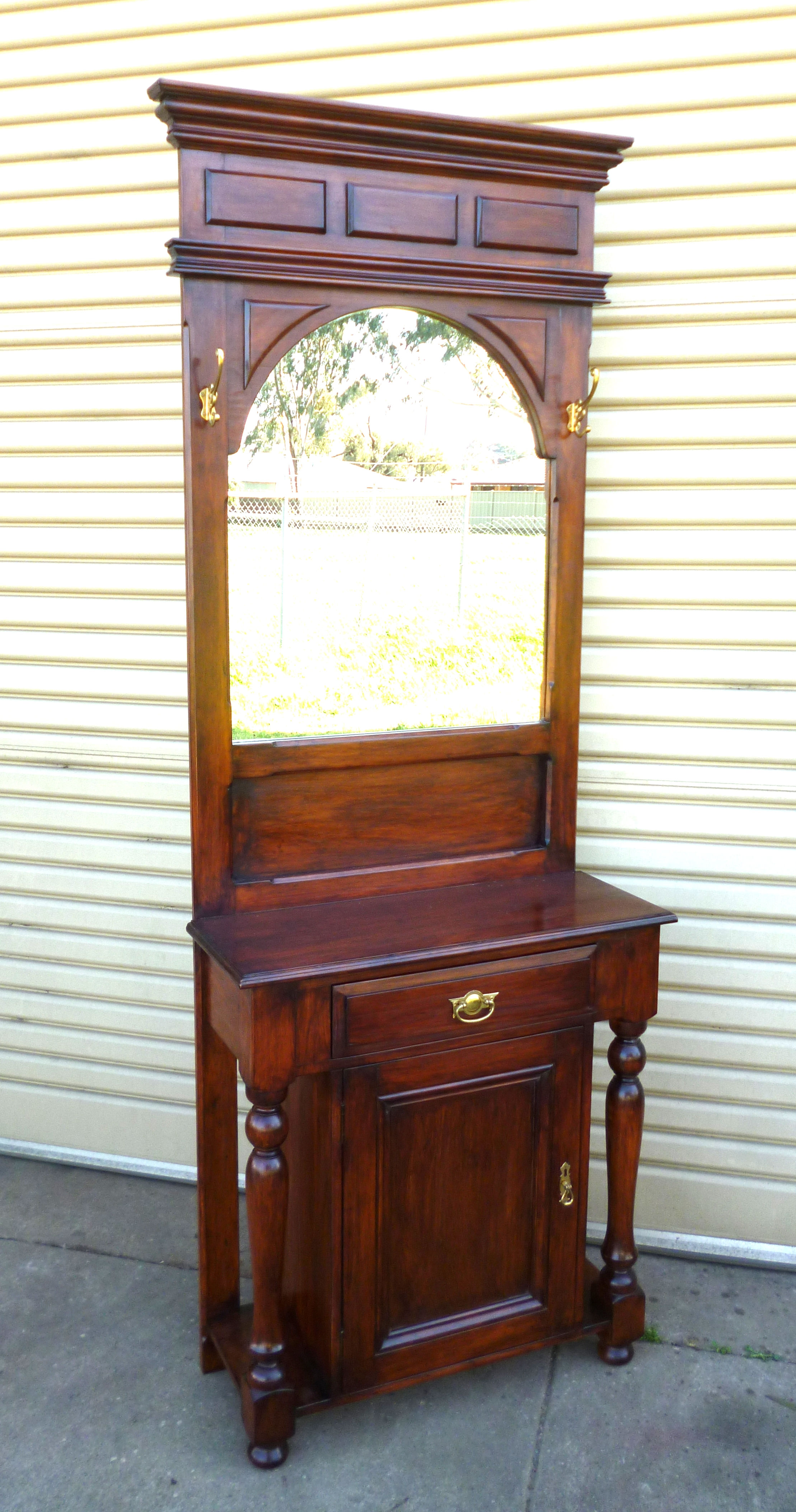 Reproduction pine hallstand