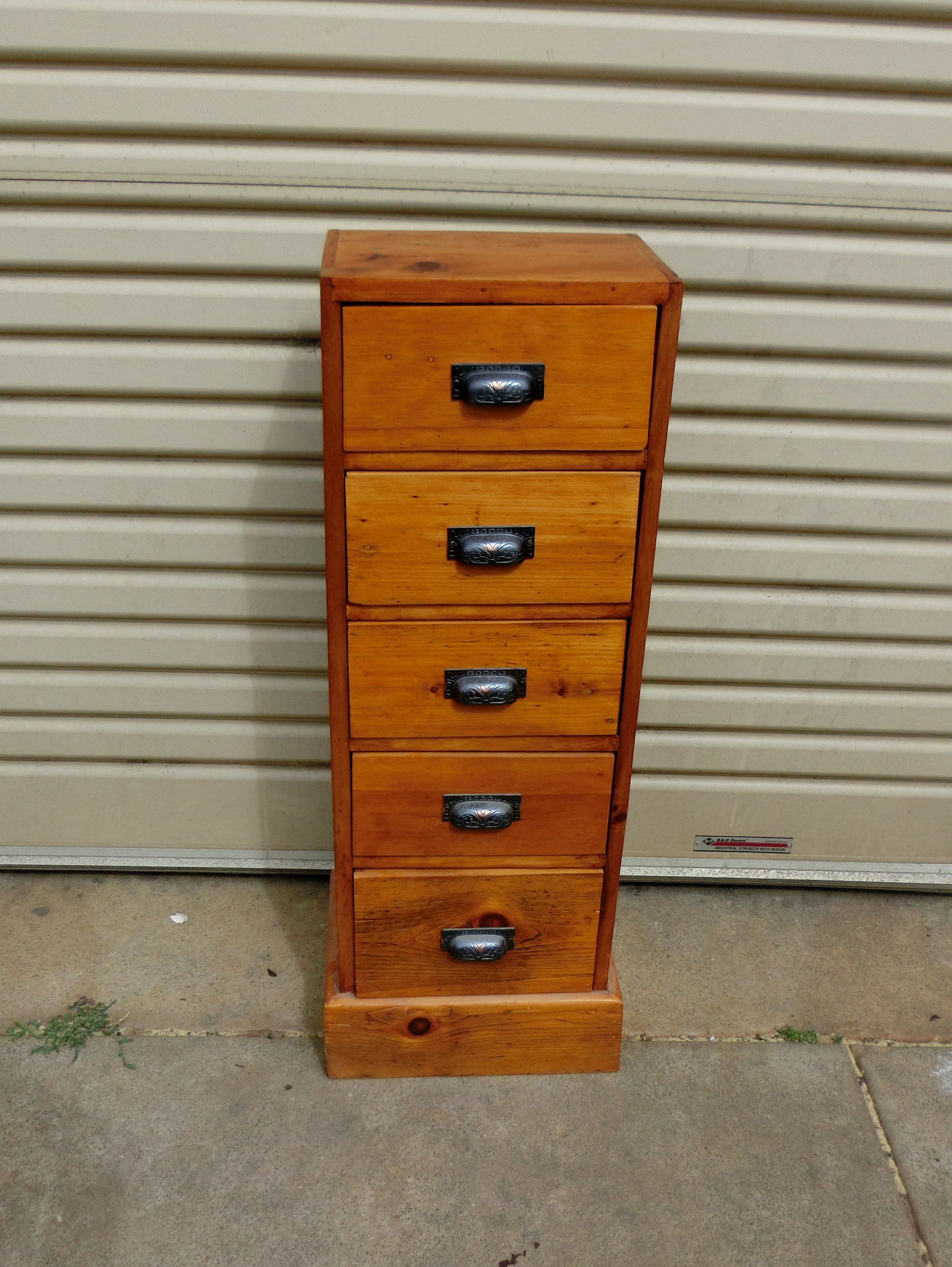 Tall pine 5 drawer chest