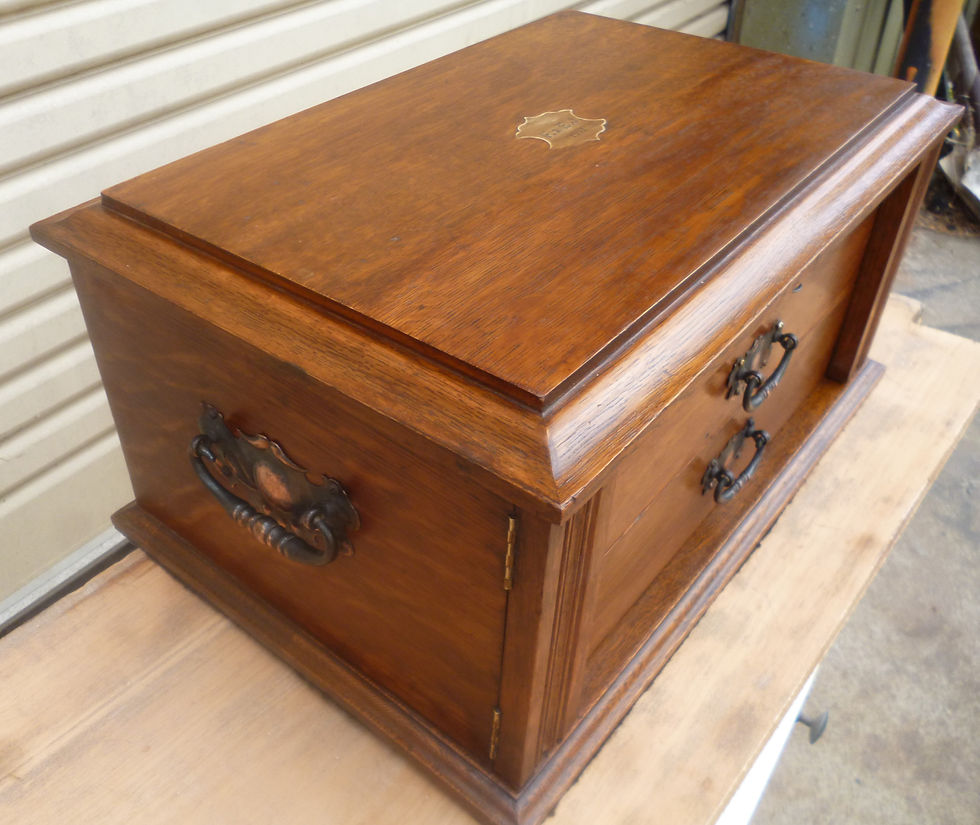 Thumbnail: Edwardian oak small chest