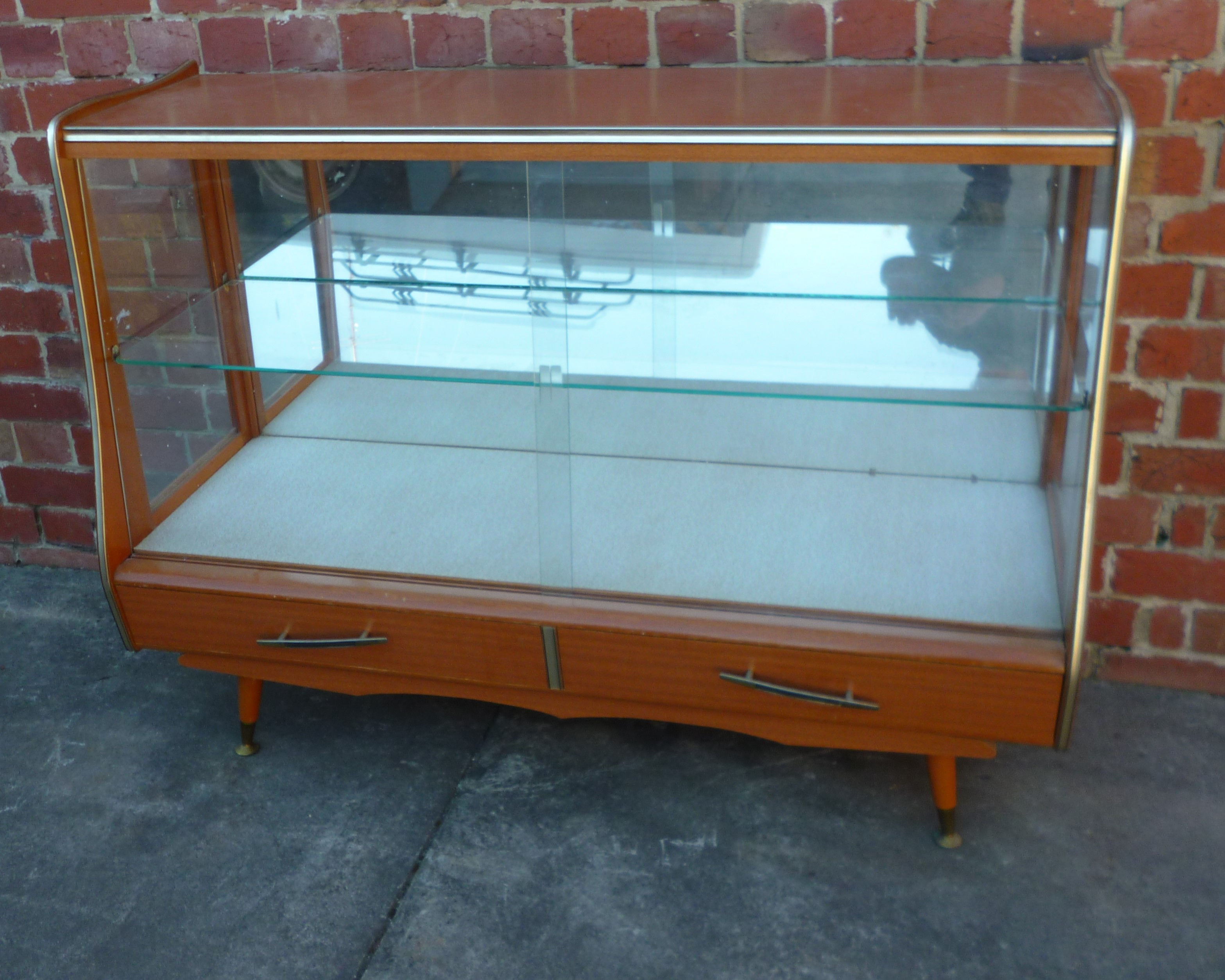 Retro crystal cabinet
