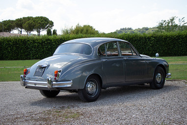 daimler-v8-2-5-manuale-guida-a-sinistra-targhe-nere-for-sale-in-vendita-nervesauto-olivott