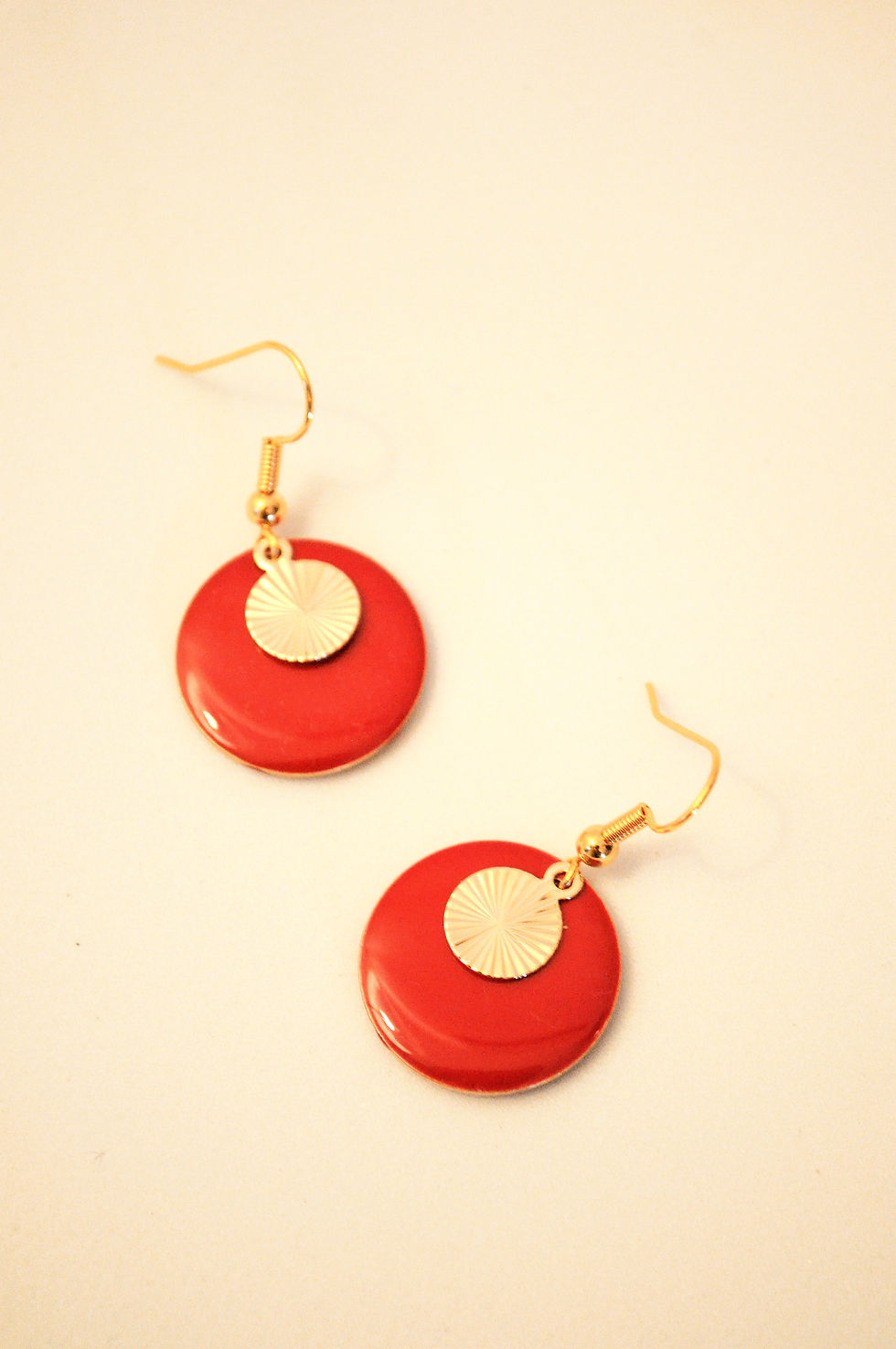 Miniature : Boucles d'oreilles Sane Création  avec pastille rouge