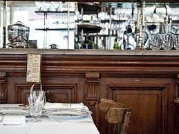 Benoit Paris

"Adresse préférée à Paris
Une cuisine et un service excellents dans une ambiance traditionnelle. Ici, on ne célèbre certes pas la haute cuisine, mais on prépare et on sert de la cuisine parisienne et française classique de la meilleure manière. Le tout accompagné d'une très belle sélection de vins."
