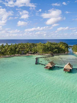Vahine Island Polynesia

"Situé sur une île privée de 23 acres au nord de Tahaa, Vahine Island offre une expérience unique dans un lieu idyllique sur 3 motus : 1 motu avec 9 Bungalows de charme, 6 Bungalows de plage et 3 Bungalows sur l'eau, un Bar et un Restaurant. 1 motu avec un Spa typiquement polynésien. 1 motu avec une luxueuse "Villa Royale" de 6 suites avec 1200 m2 de surface habitable et 650 m2 de piscine. L'île de Vahine offre une cuisine délicieuse, une grande cocoteraie sur une pelouse impeccable et une plage de sable blanc... Les hôtes trouvent une paix et une intimité totales au milieu de l'un des plus beaux lagons de Polynésie française."