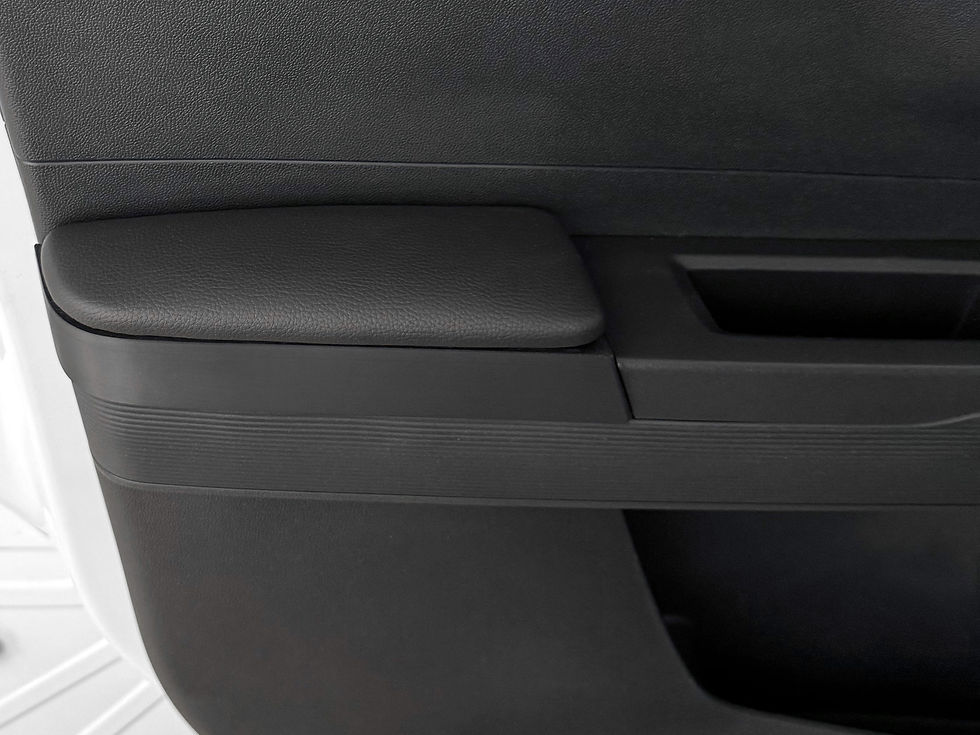 Küçük resim: Ford Courier Uyumlu Özel Üretim Deri Kapı Kol Dayama (2024+)
